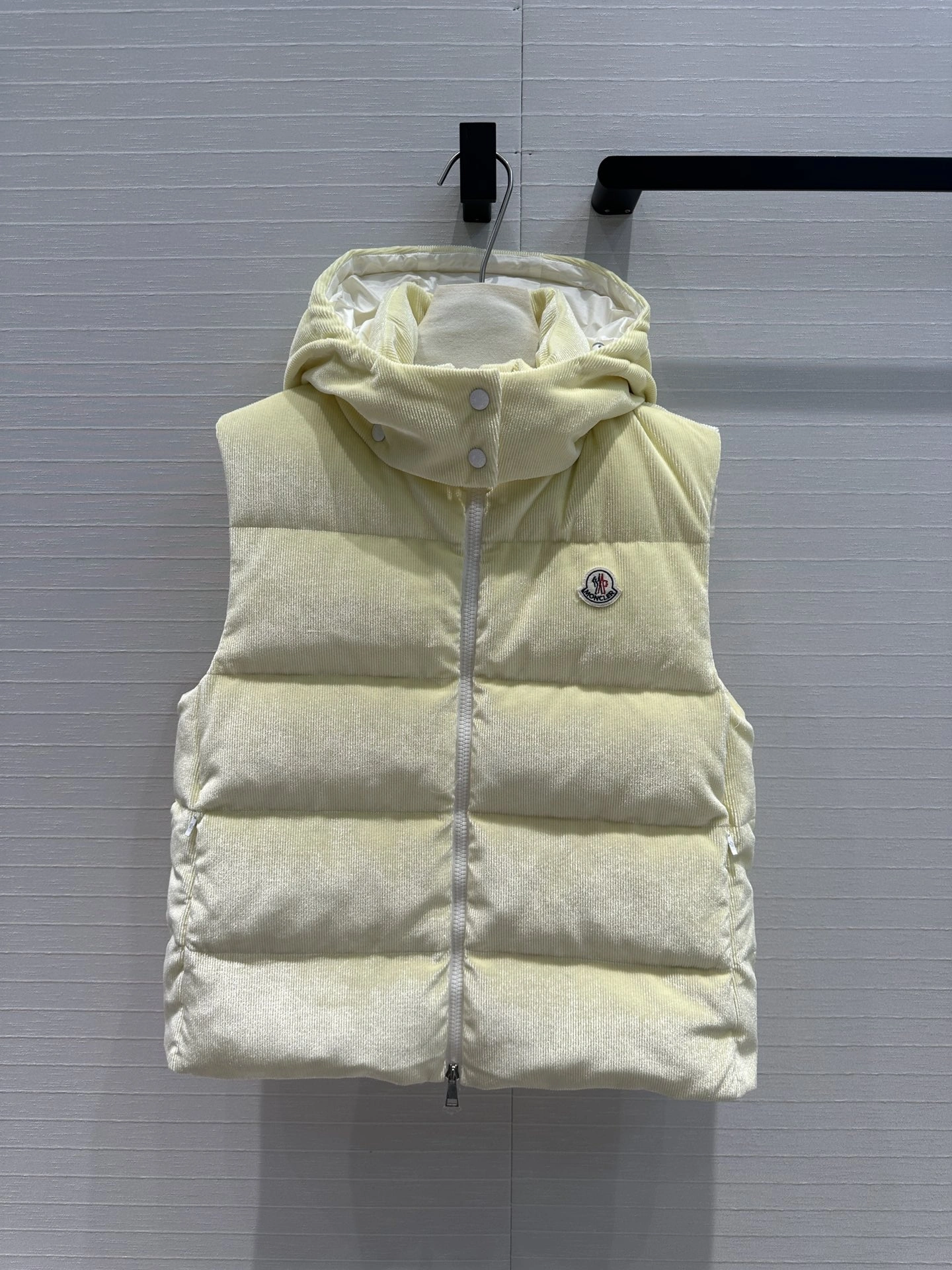 Moncler Down Jackets Flexible 145647