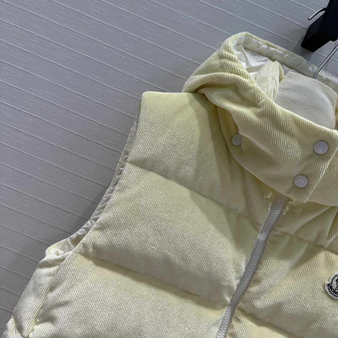 Moncler Down Jackets Flexible 145647