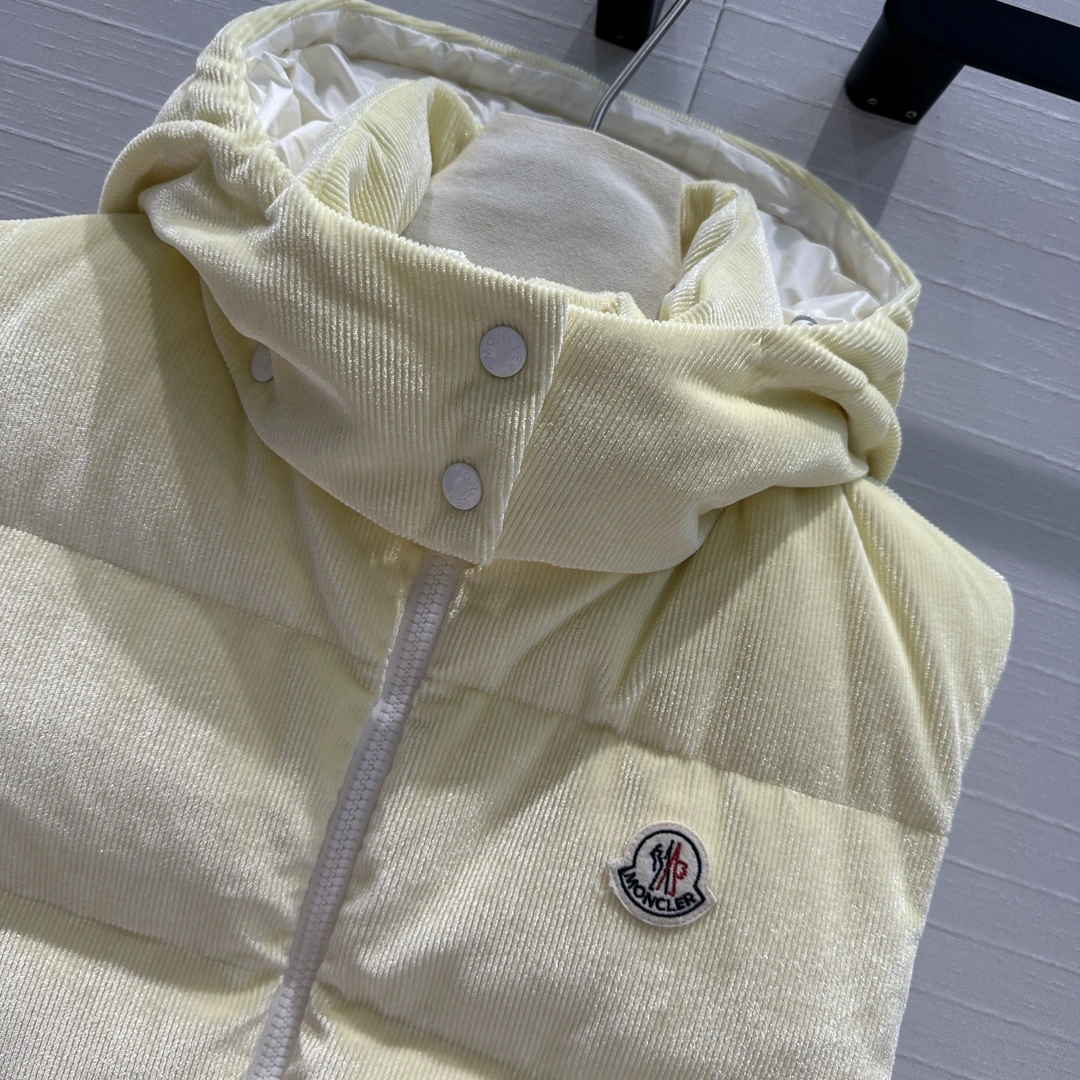 Moncler Down Jackets Flexible 145647