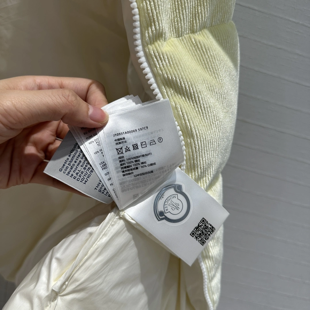 Moncler Down Jackets Flexible 145647