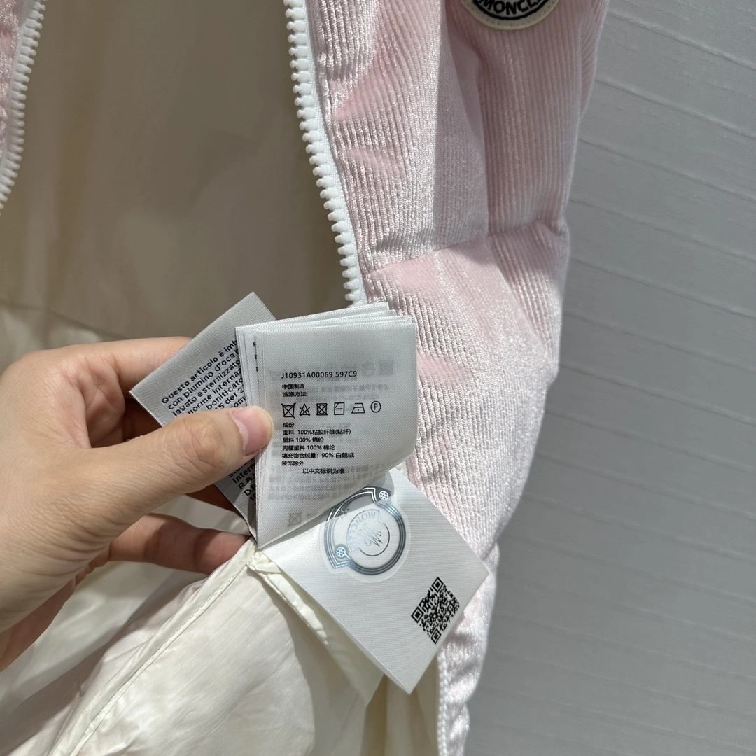 Flexible Moncler Down Jackets 145649