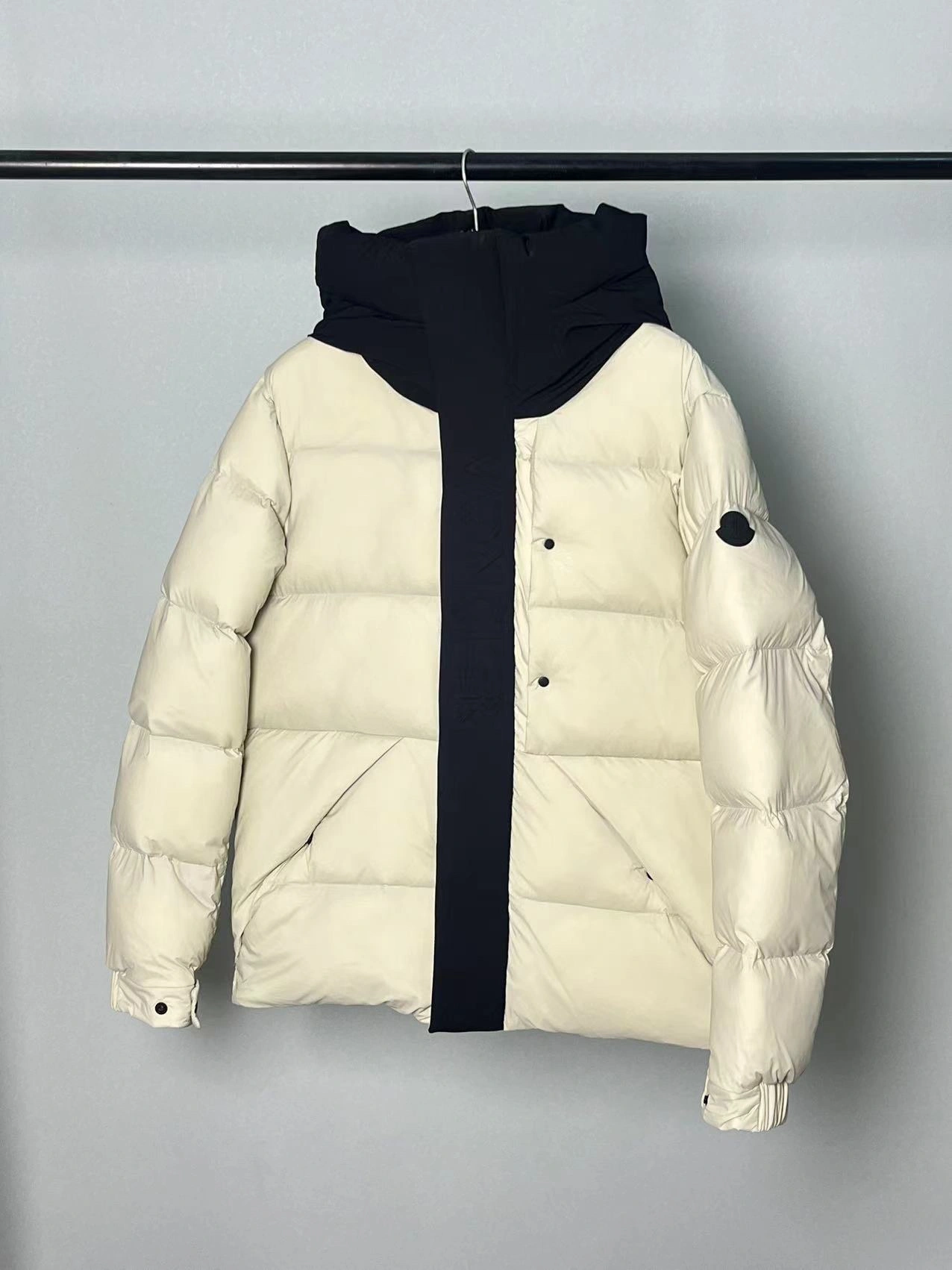 Moncler Down Jackets Supportive 145642