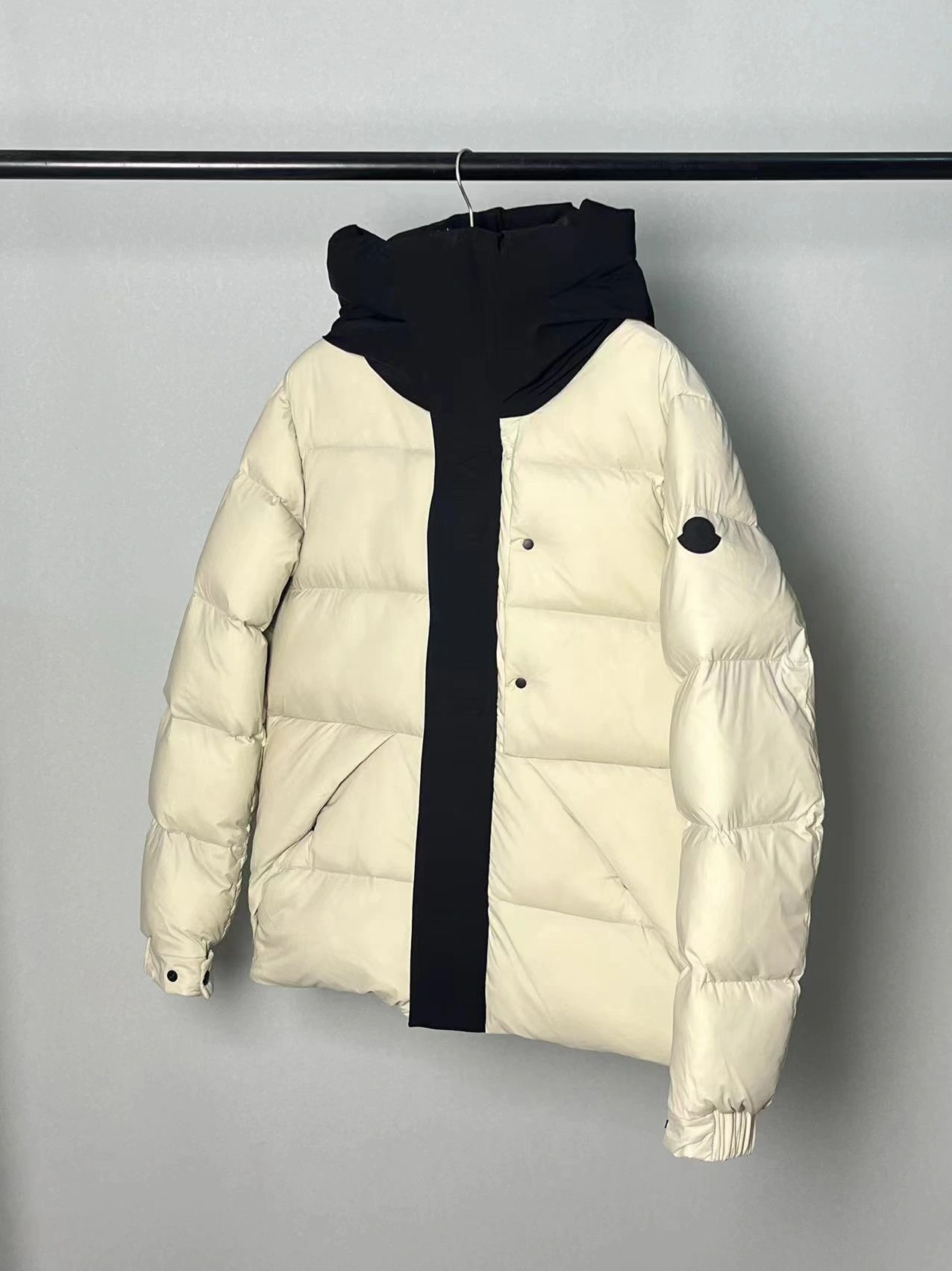 Moncler Down Jackets Supportive 145642