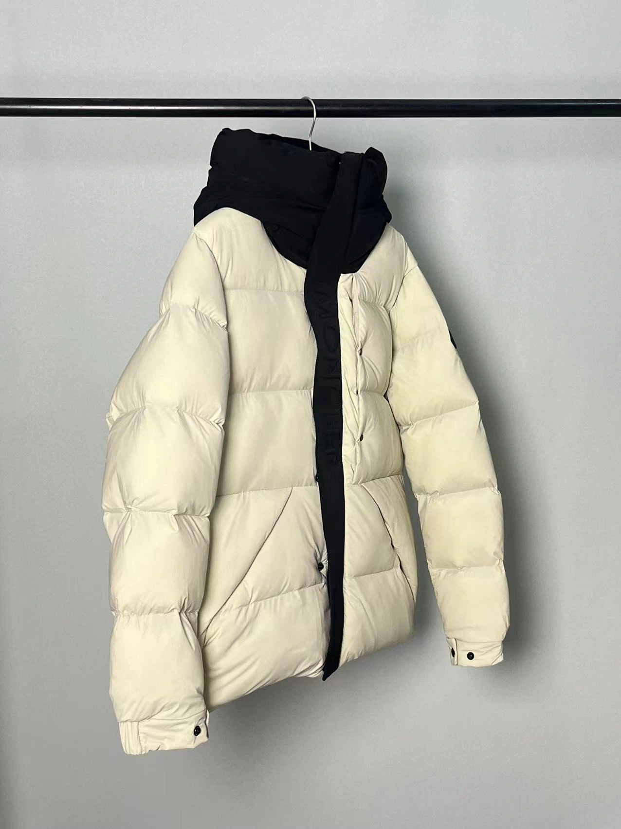Moncler Down Jackets Supportive 145642