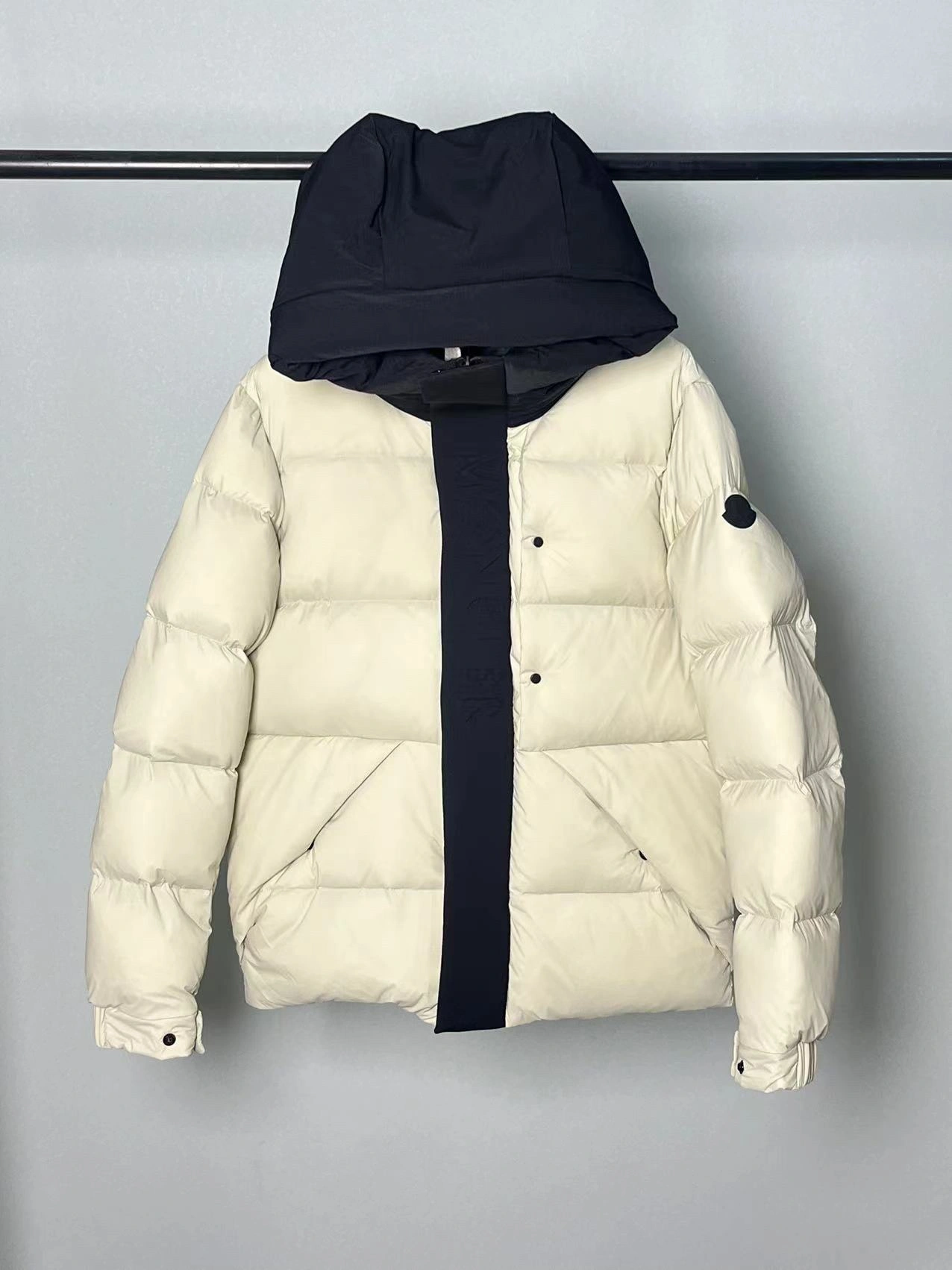 Moncler Down Jackets Supportive 145642