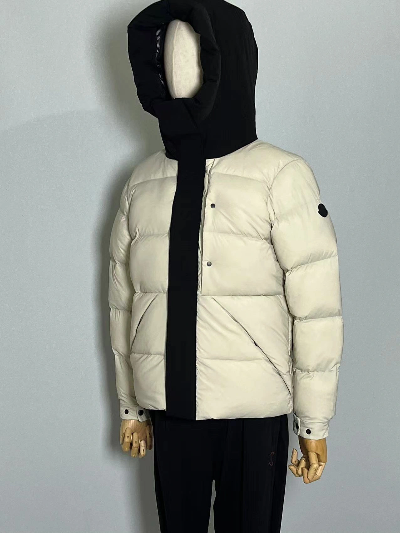 Moncler Down Jackets Supportive 145642