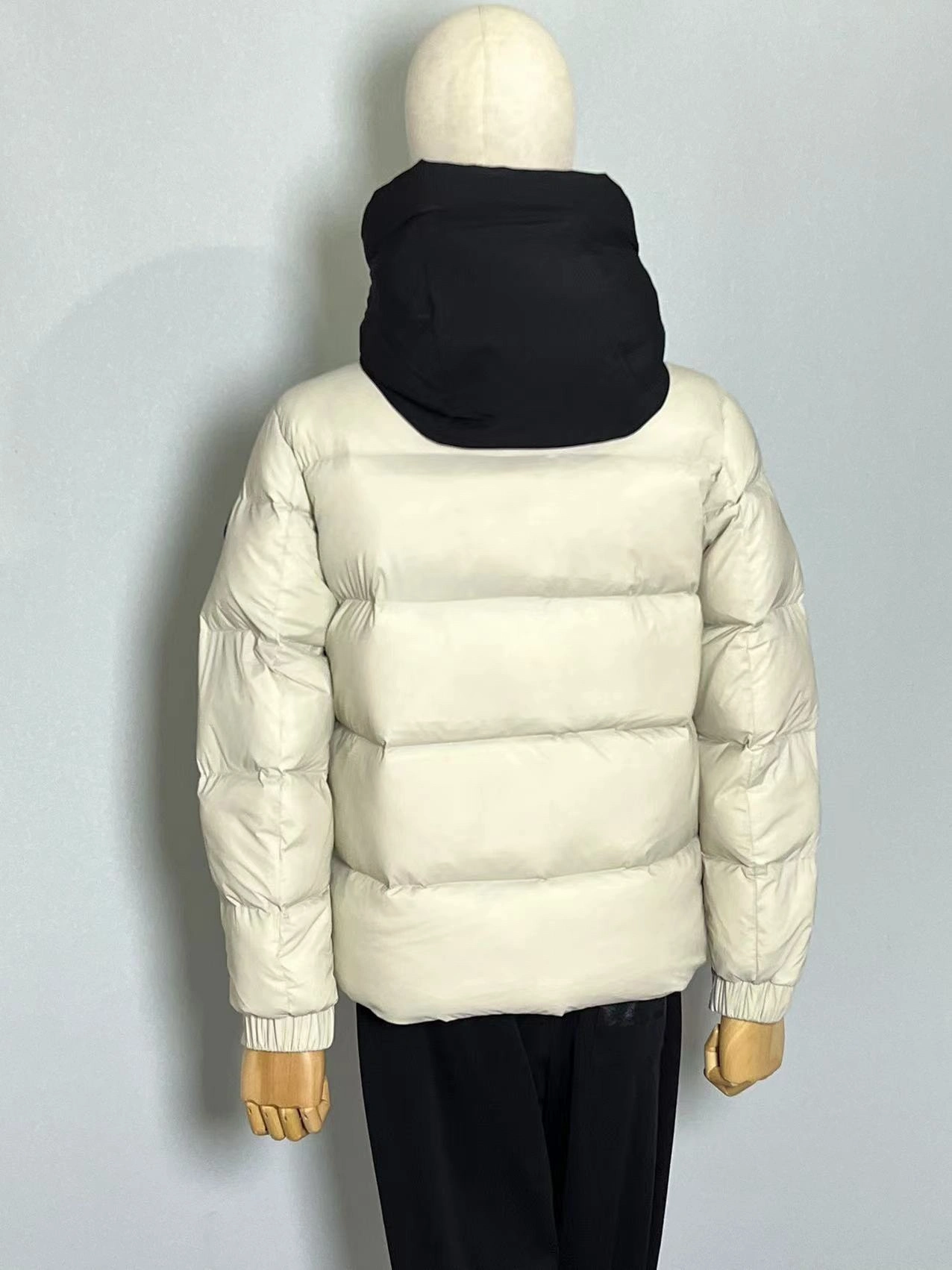 Moncler Down Jackets Supportive 145642
