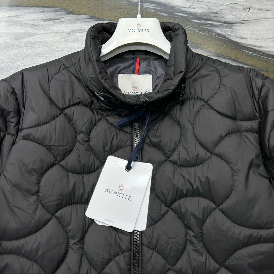 Durable Moncler Down Jackets 145633