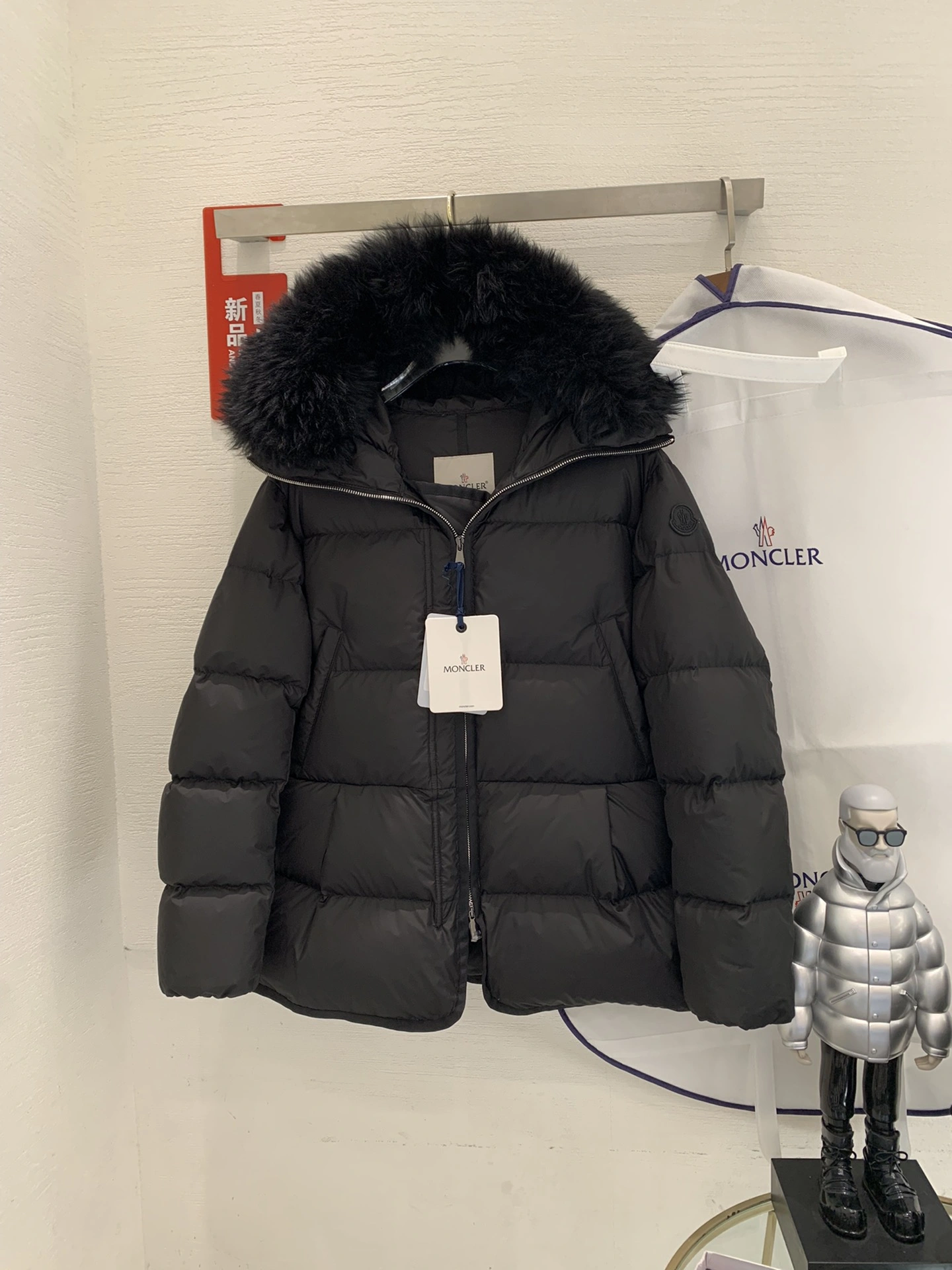 Moncler Down Jackets Chic 145617