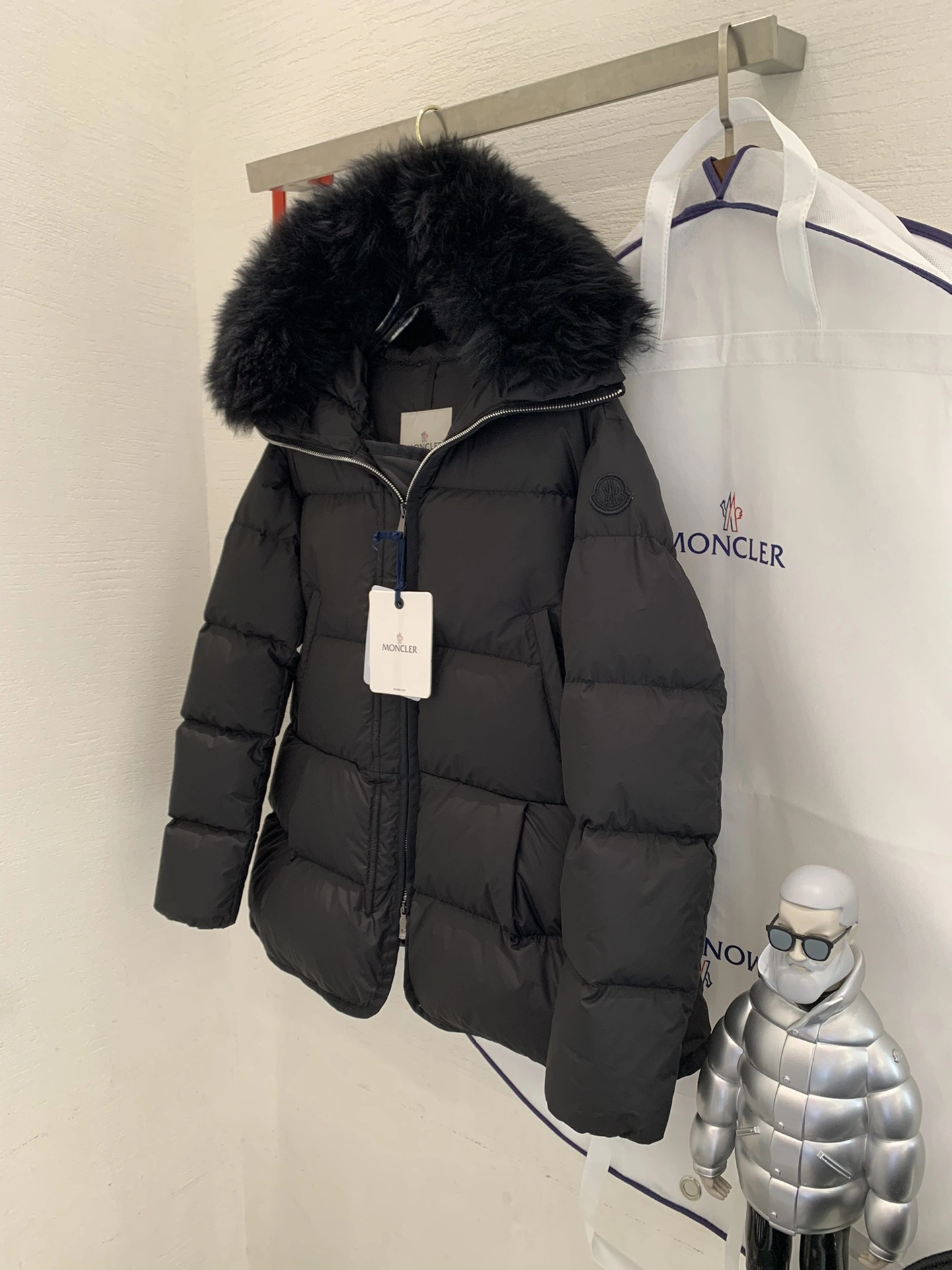 Moncler Down Jackets Chic 145617