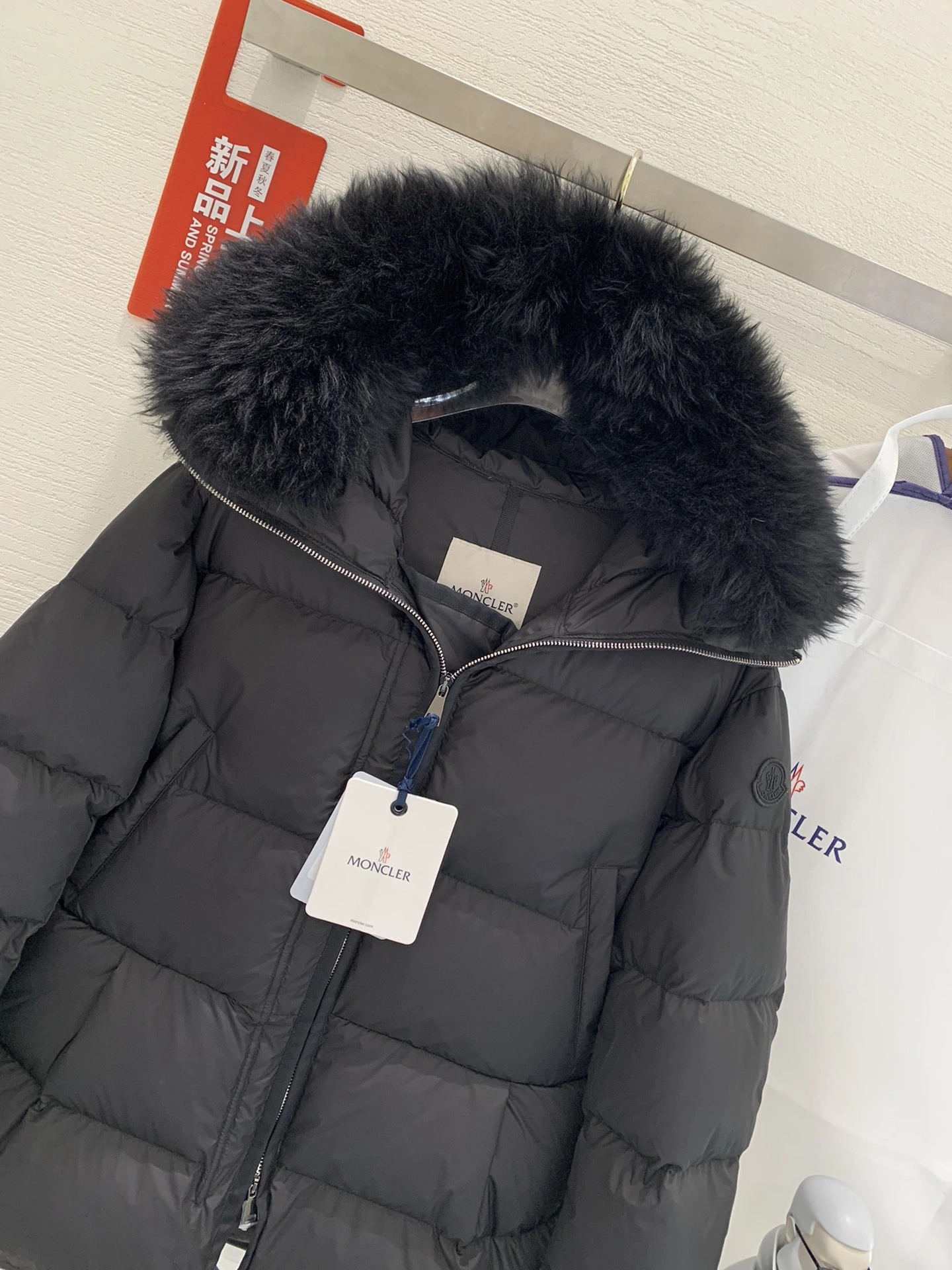 Moncler Down Jackets Chic 145617