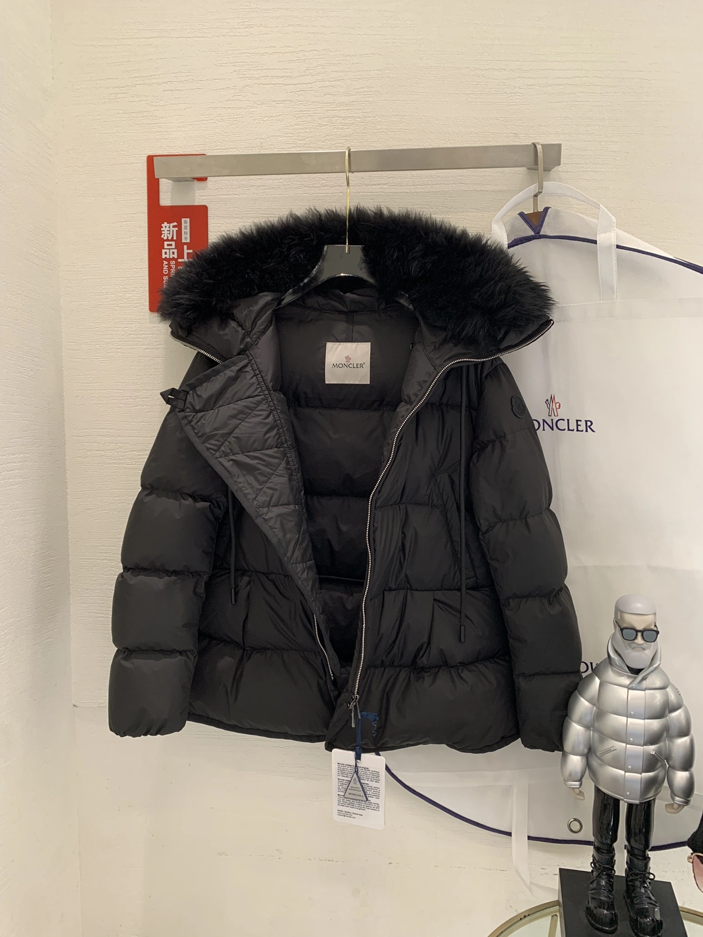 Moncler Down Jackets Chic 145617