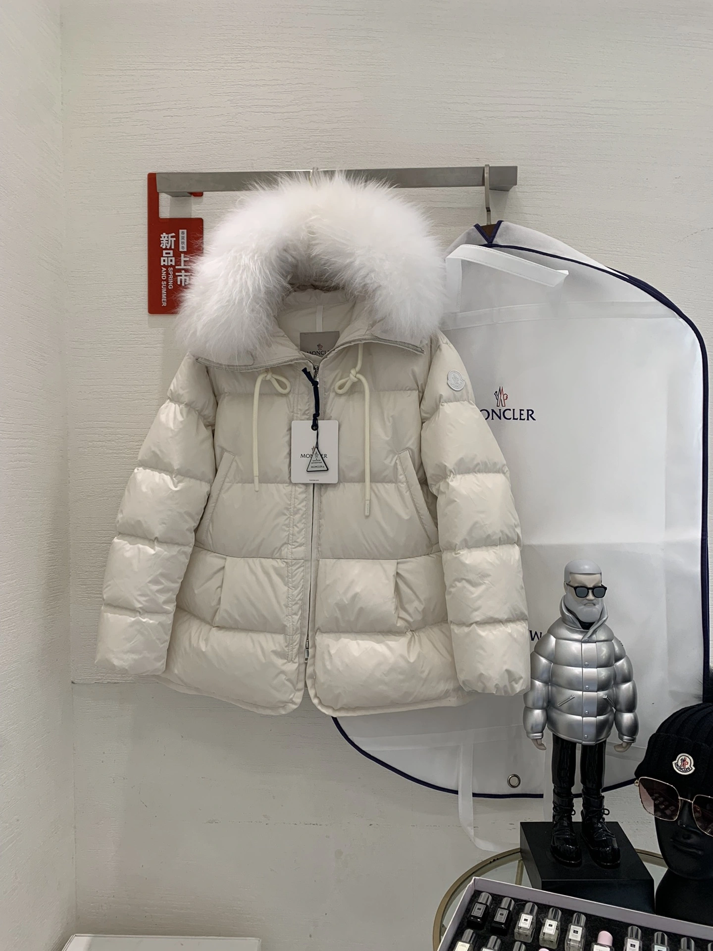 Bright Moncler Down Jackets 145618