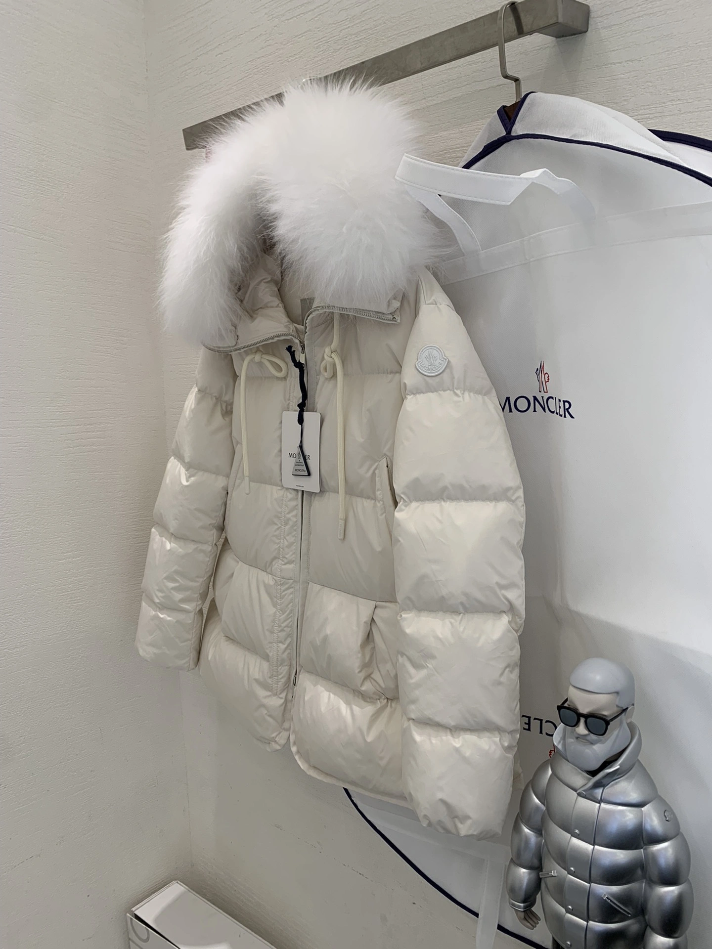 Bright Moncler Down Jackets 145618