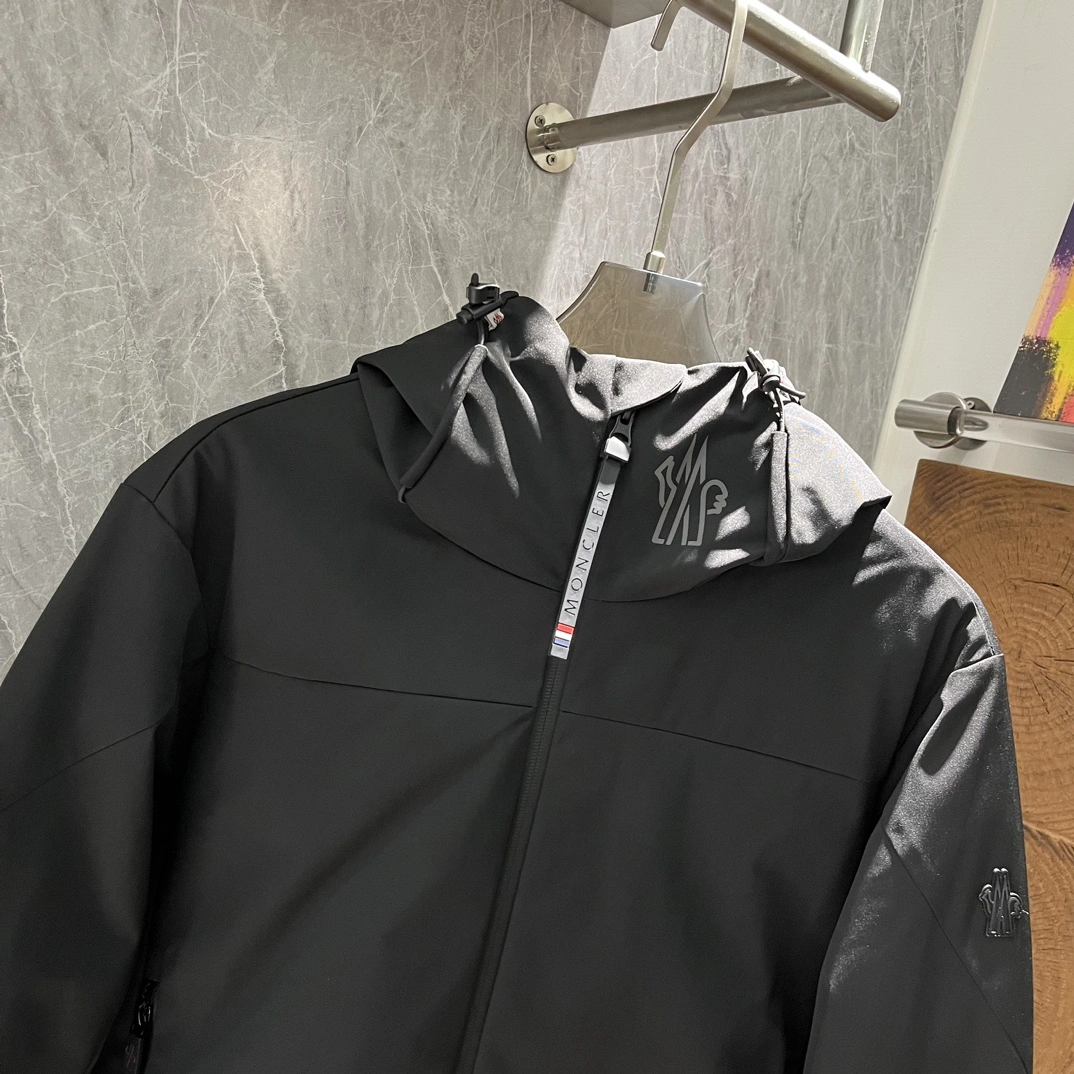 Moncler Down Jackets Versatile 145609