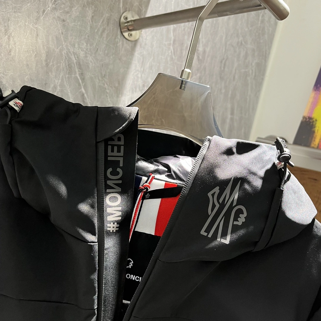 Moncler Down Jackets Versatile 145609