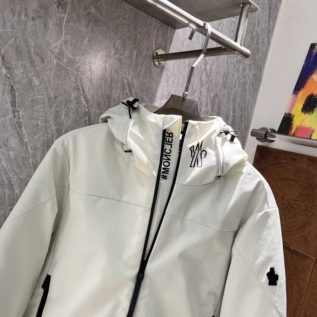 Moncler Down Jackets Versatile 145614
