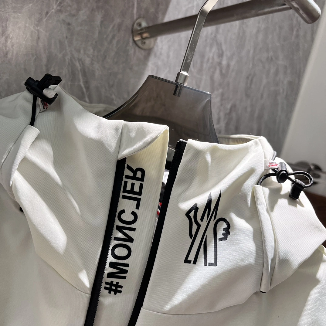 Moncler Down Jackets Versatile 145614