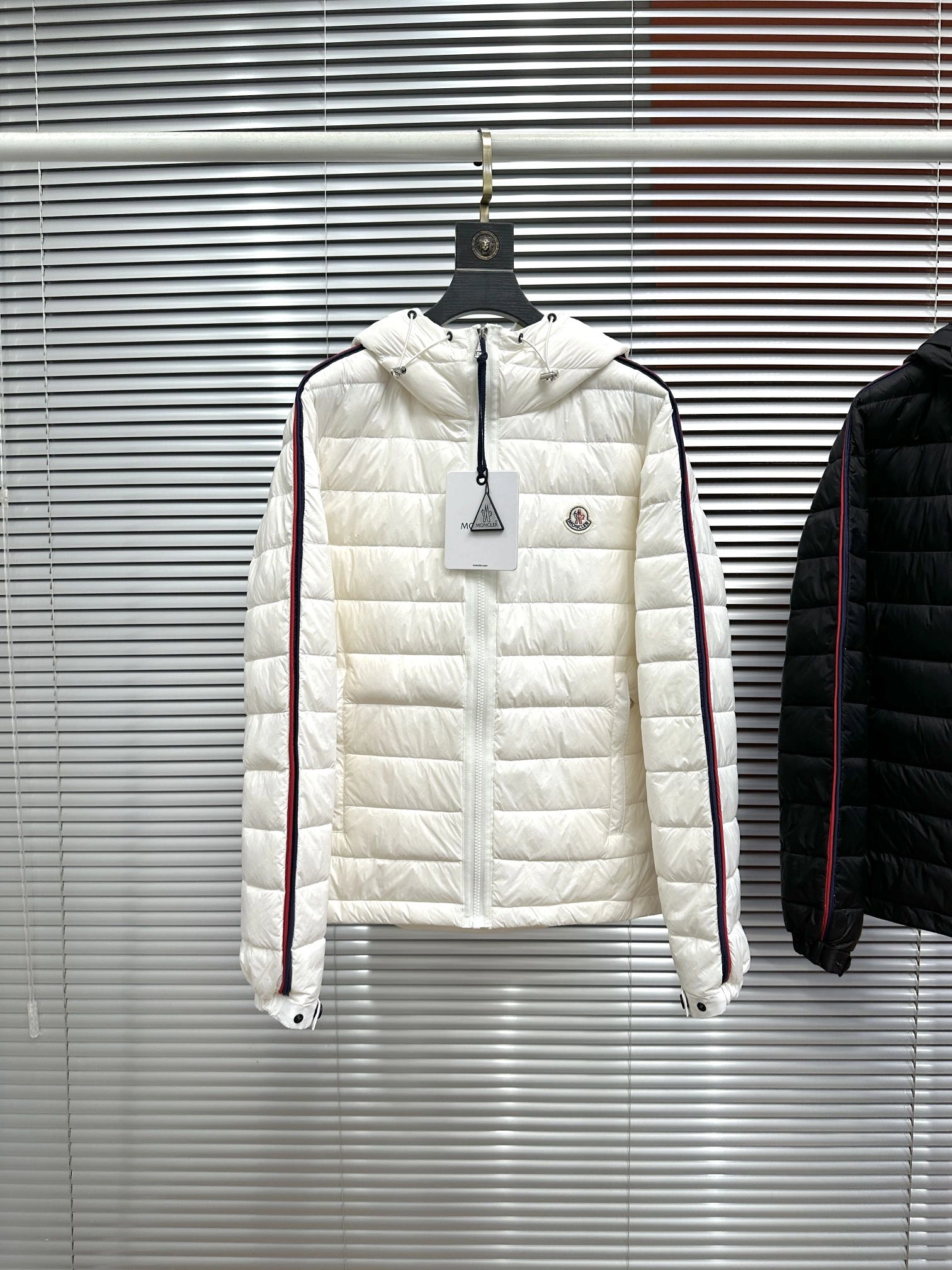 Moncler Down Jackets Classic 145603