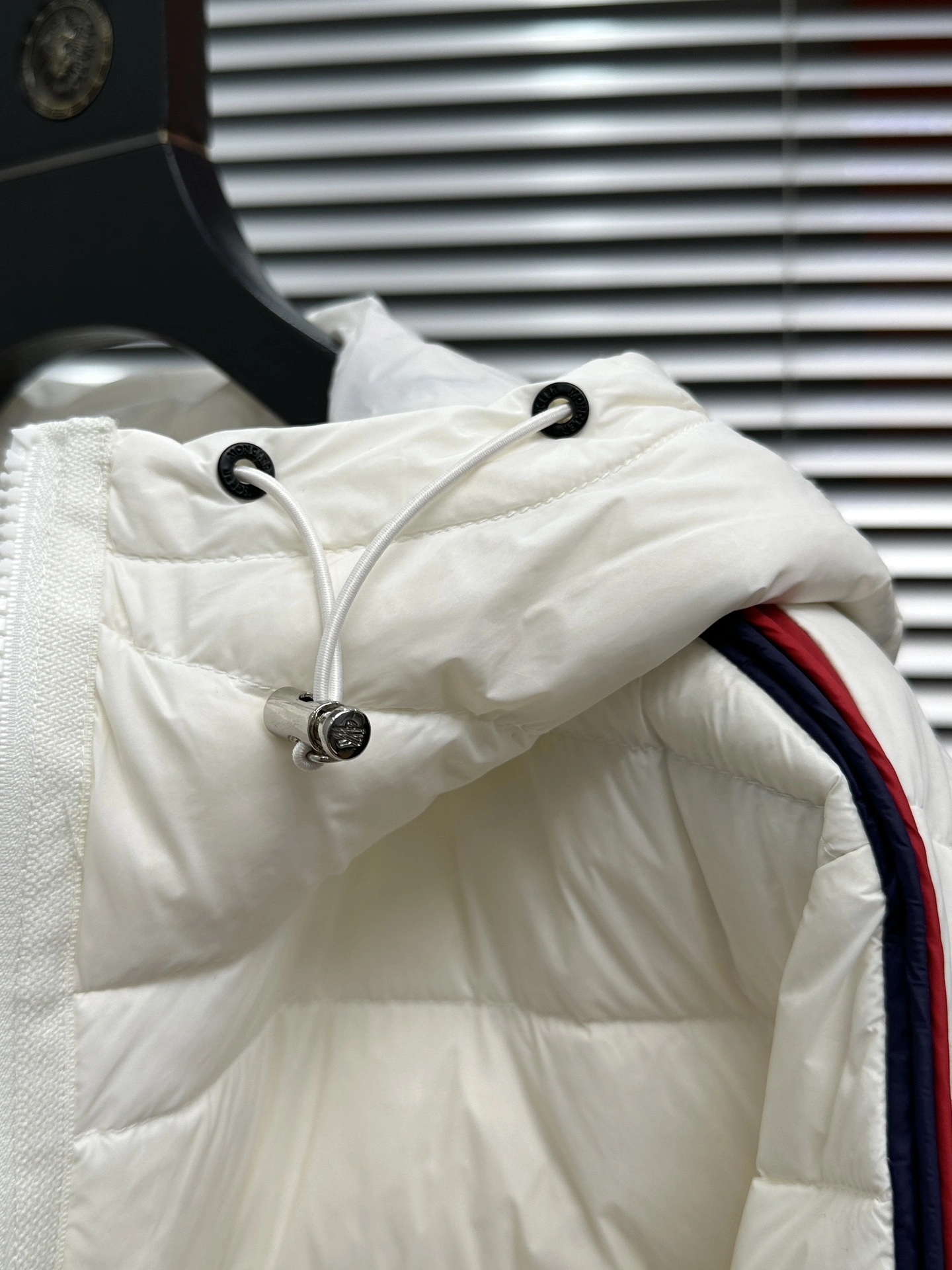 Moncler Down Jackets Classic 145603