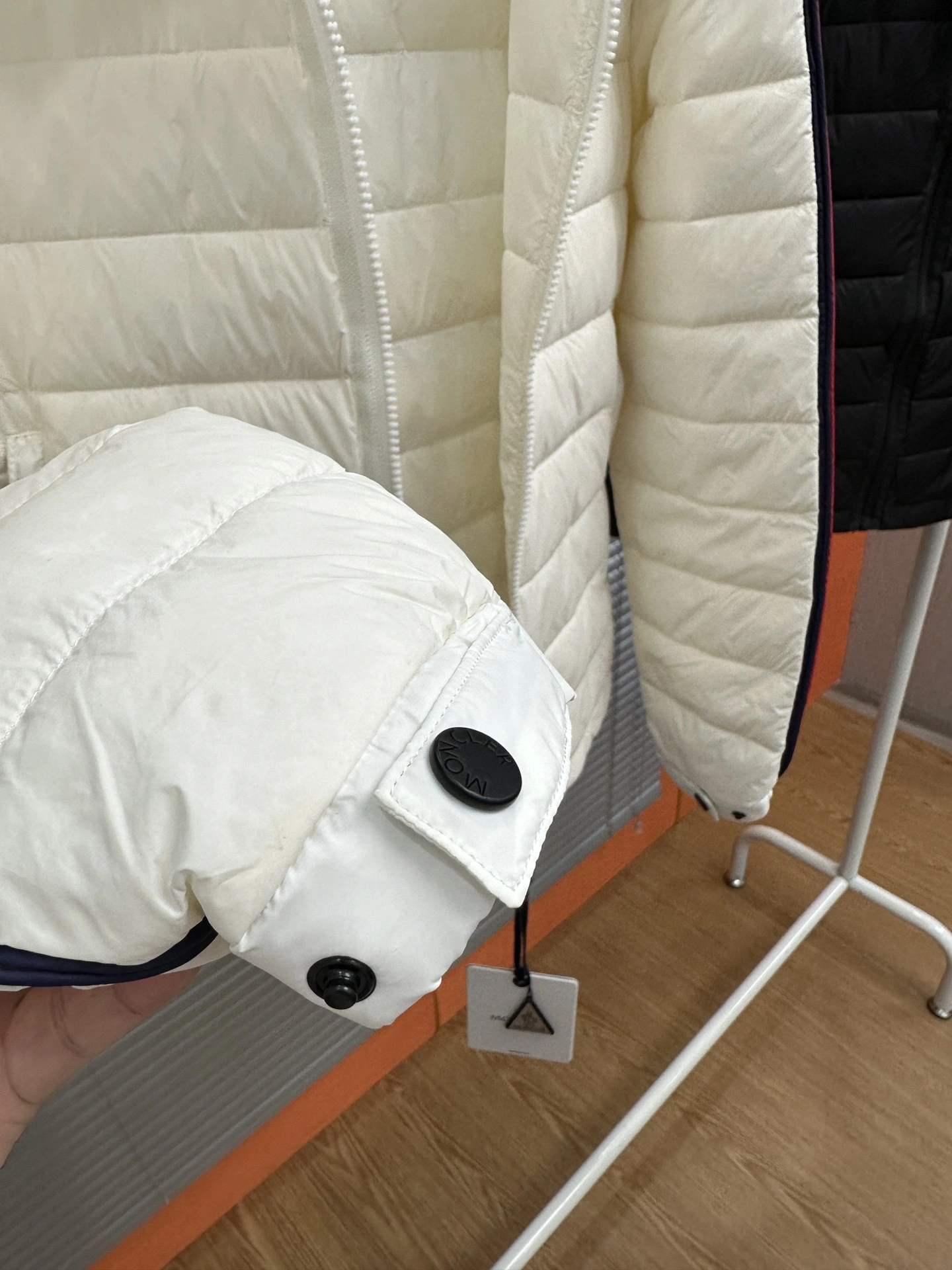 Moncler Down Jackets Classic 145603