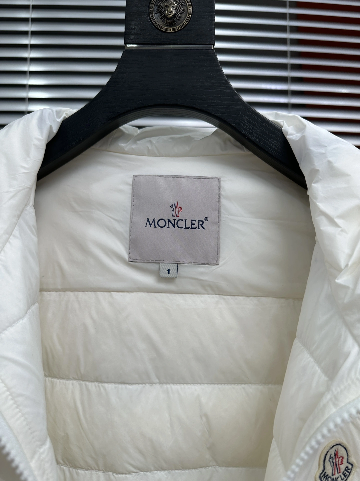 Moncler Down Jackets Classic 145603