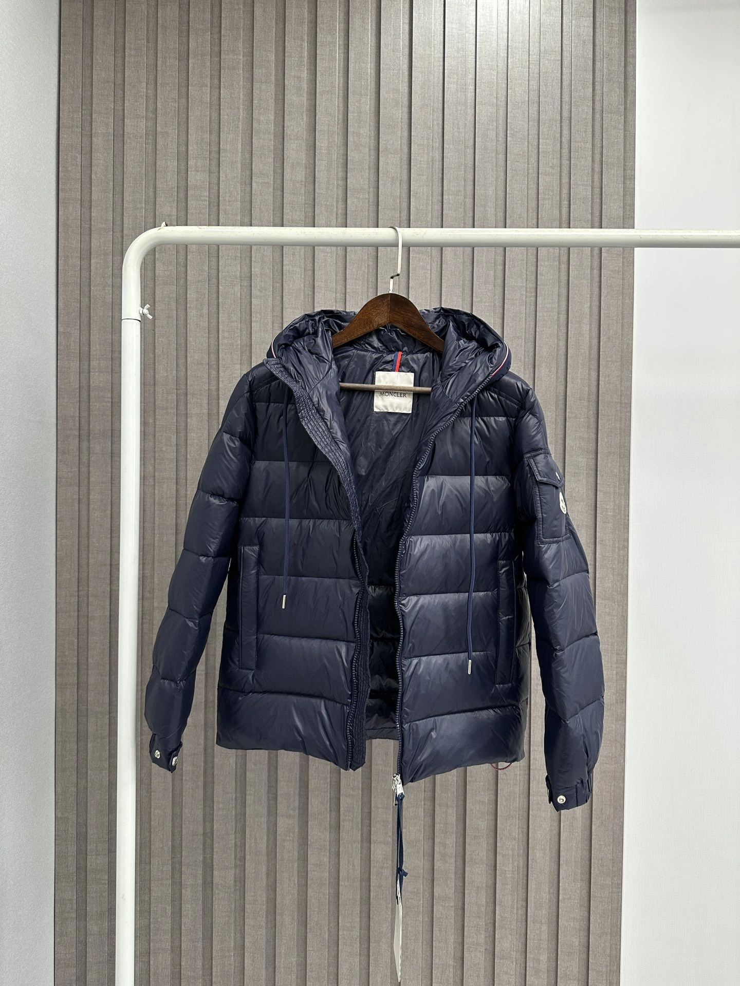 Moncler Down Jackets SmoothTexture 145597