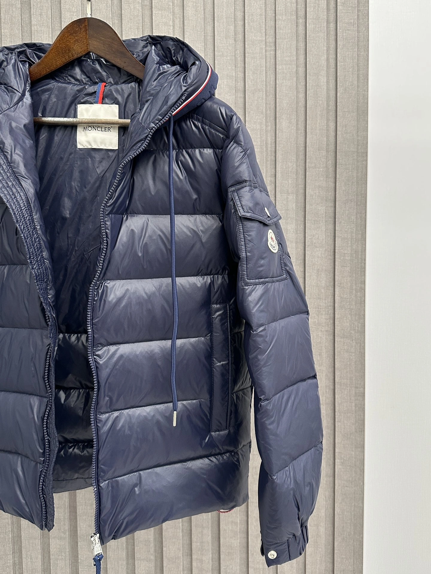 Moncler Down Jackets SmoothTexture 145597