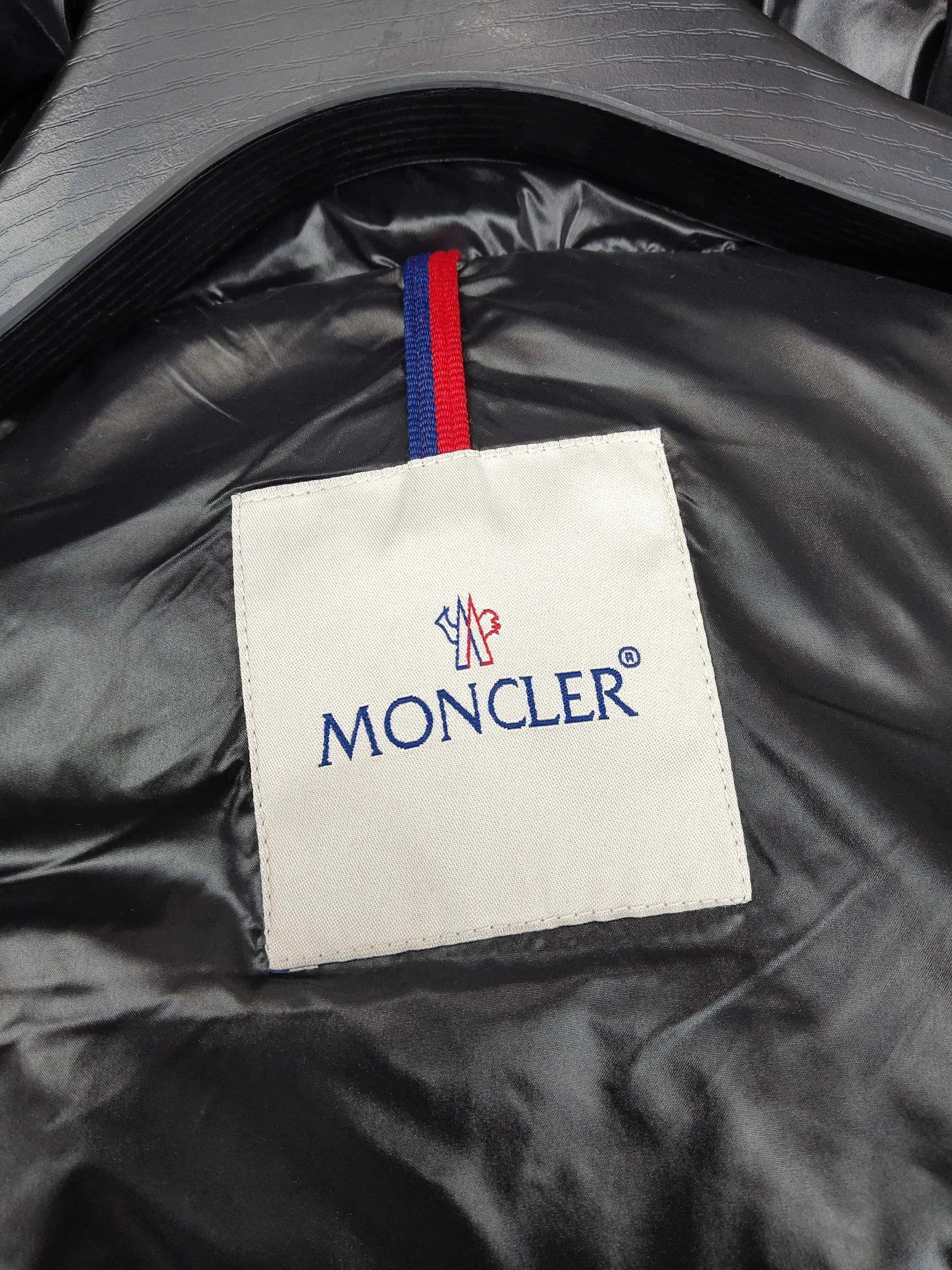 Moncler Down Jackets Durable 145595
