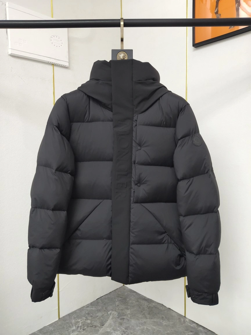 Vibrant Moncler Down Jackets 145585