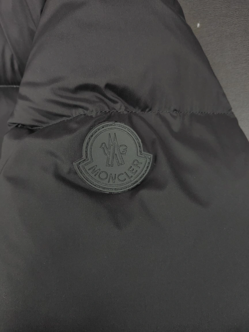 Vibrant Moncler Down Jackets 145585