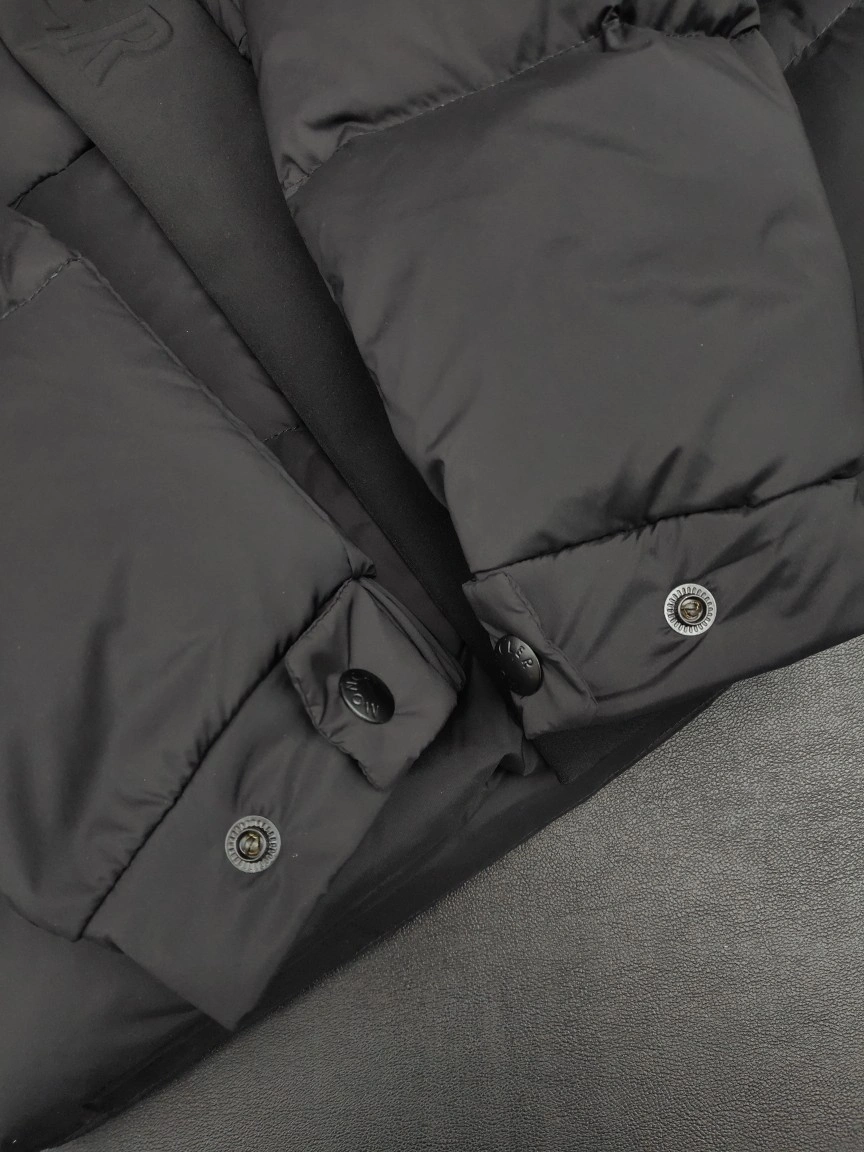 Vibrant Moncler Down Jackets 145585