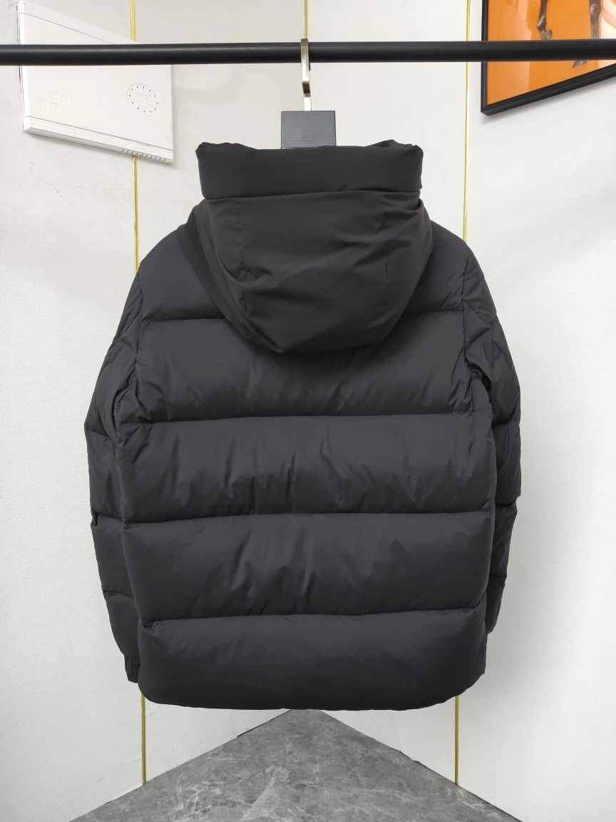 Vibrant Moncler Down Jackets 145585