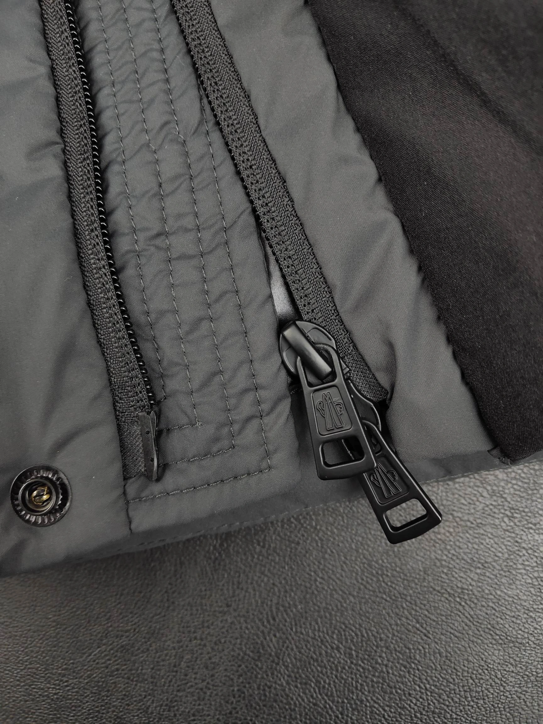 Moncler Down Jackets GoAnywhere 145574