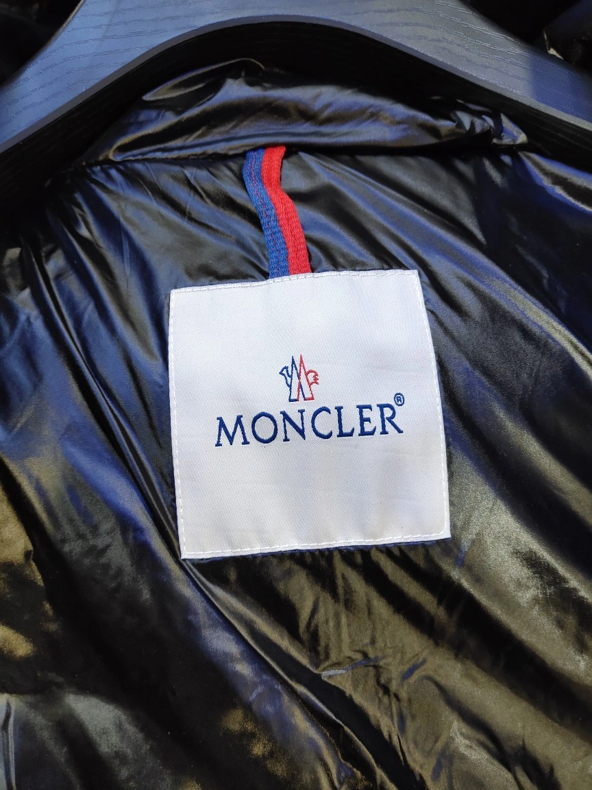 Moncler Down Jackets Durable 145570