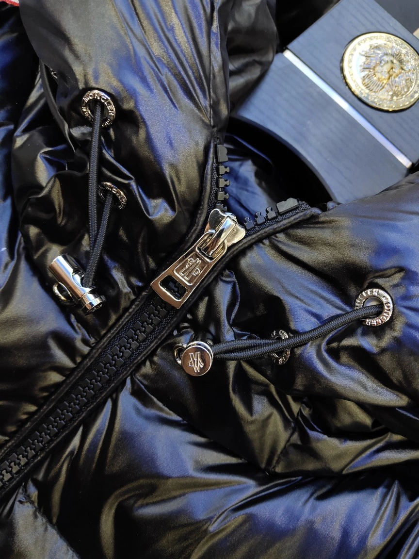 Moncler Down Jackets Durable 145570