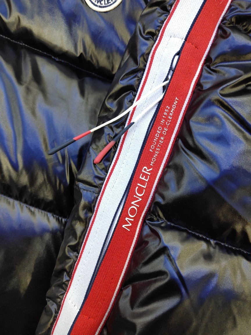 Moncler Down Jackets Durable 145570
