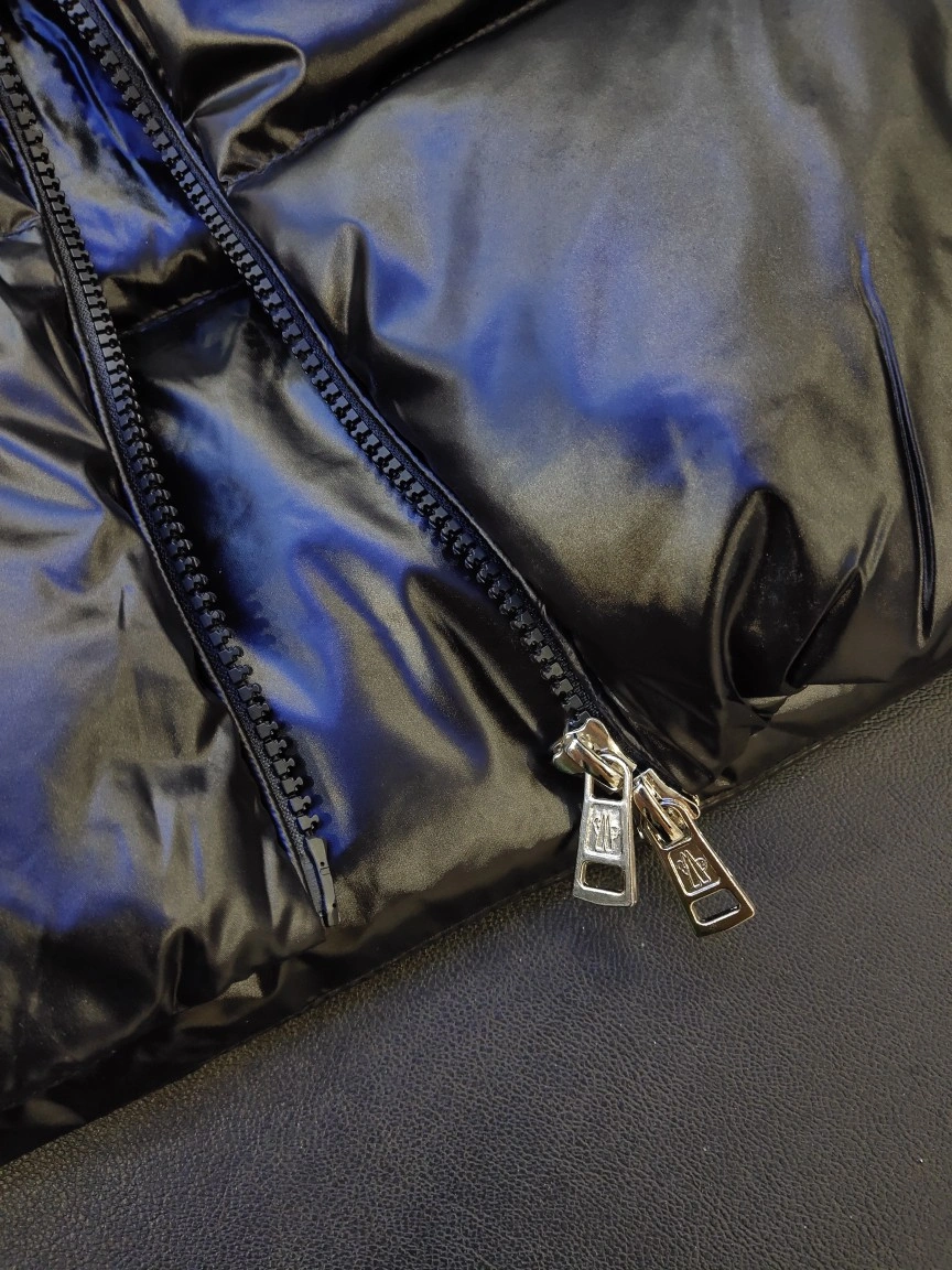 Moncler Down Jackets Durable 145570