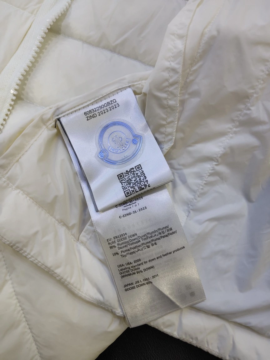 Moncler Down Jackets Bright 145582