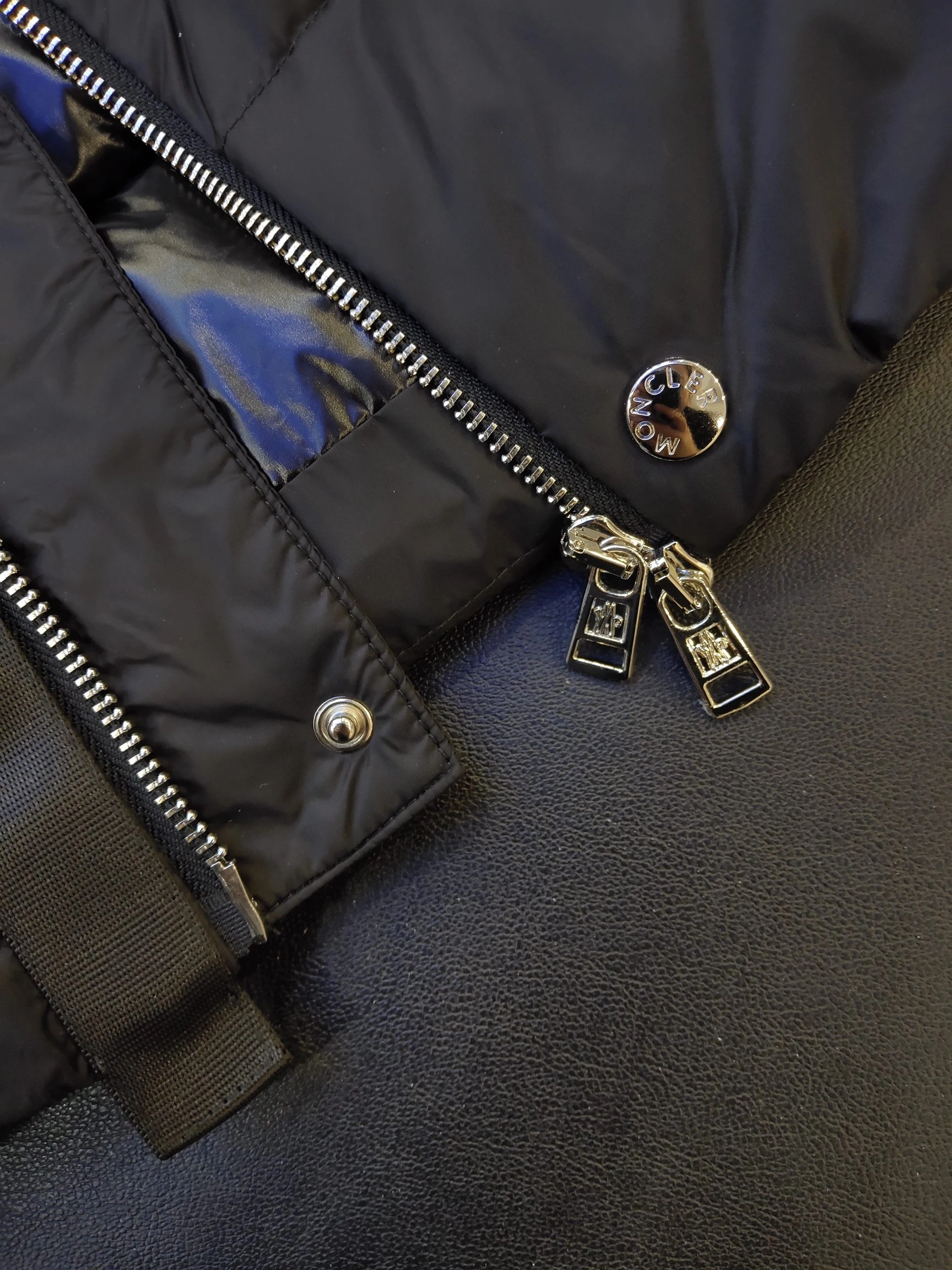 Moncler Down Jackets Breathable 145569