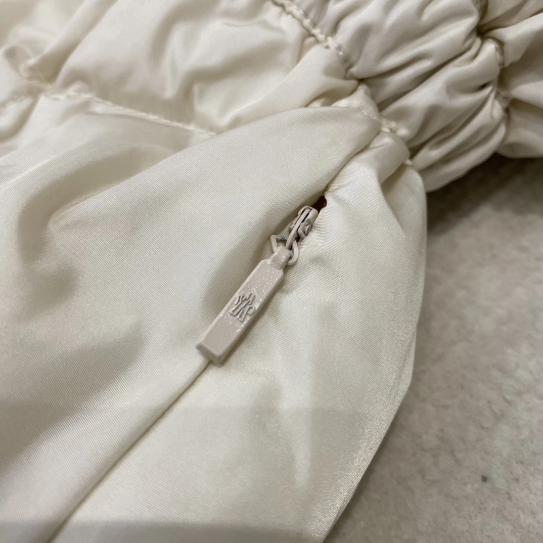 Moncler Down Jackets Packable 145555