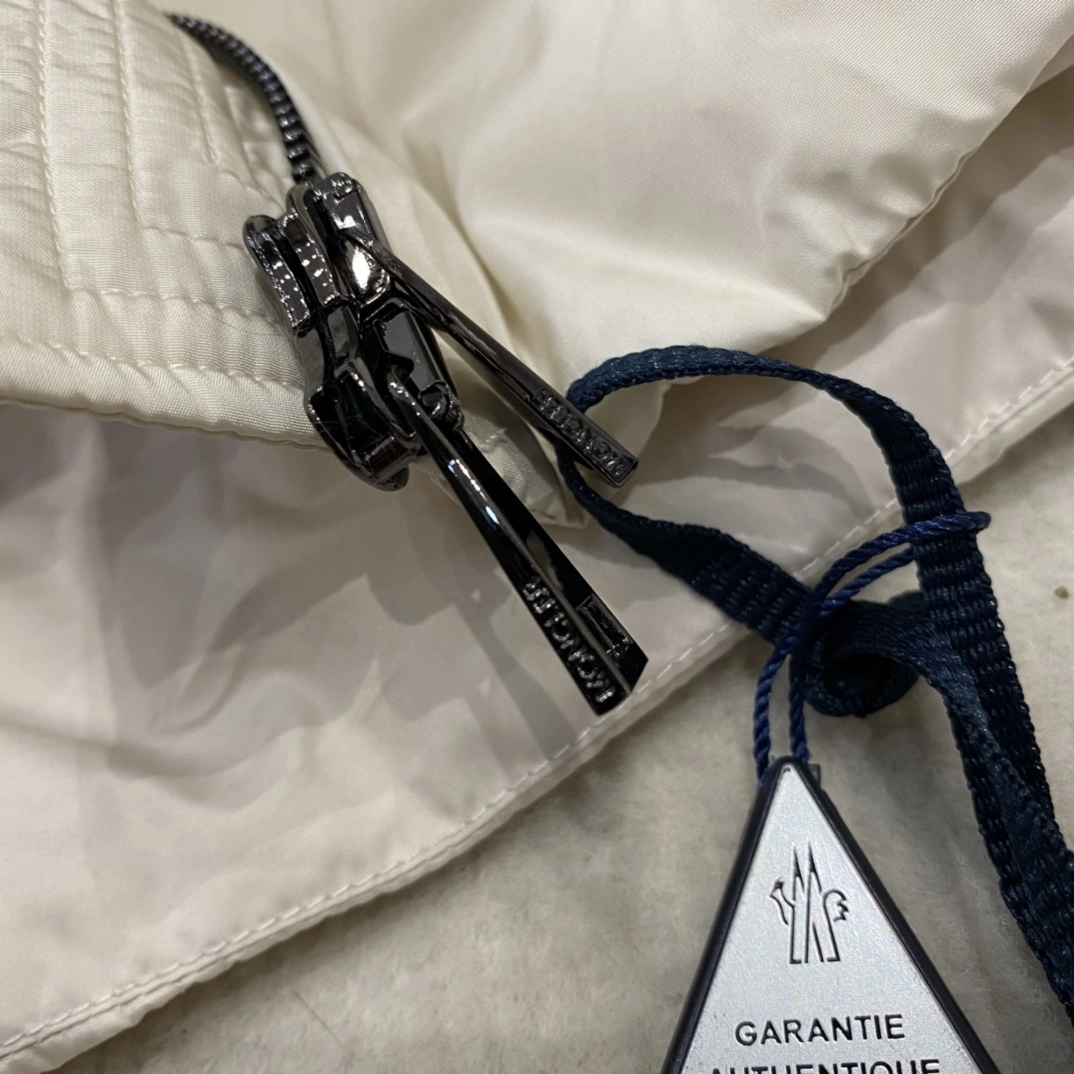Moncler Down Jackets Packable 145555