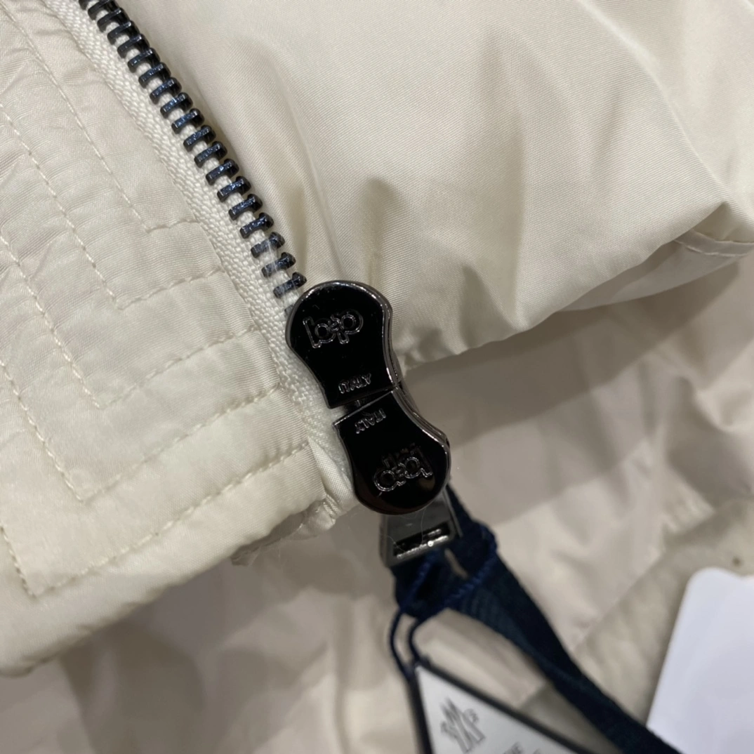 Moncler Down Jackets Packable 145555