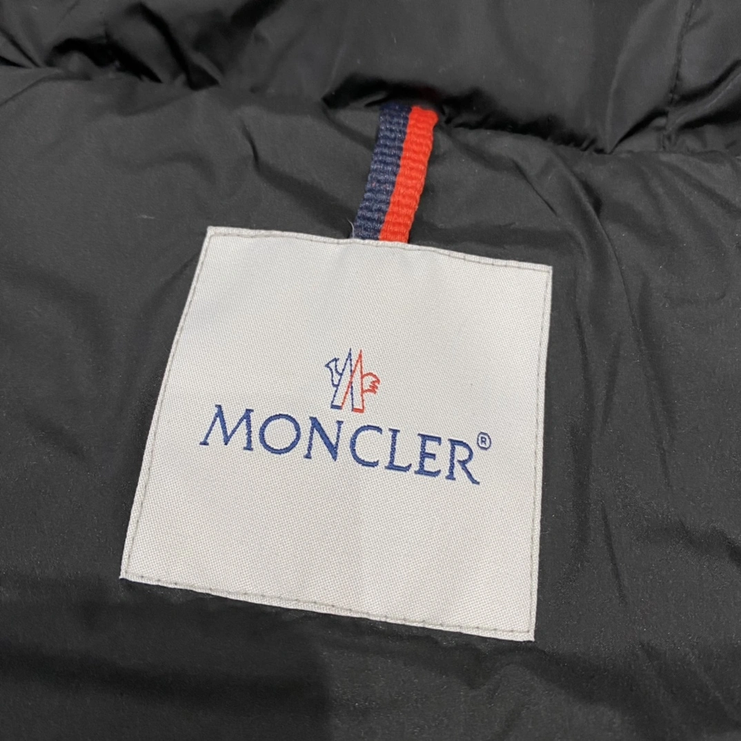 Casual Moncler Down Jackets 145538