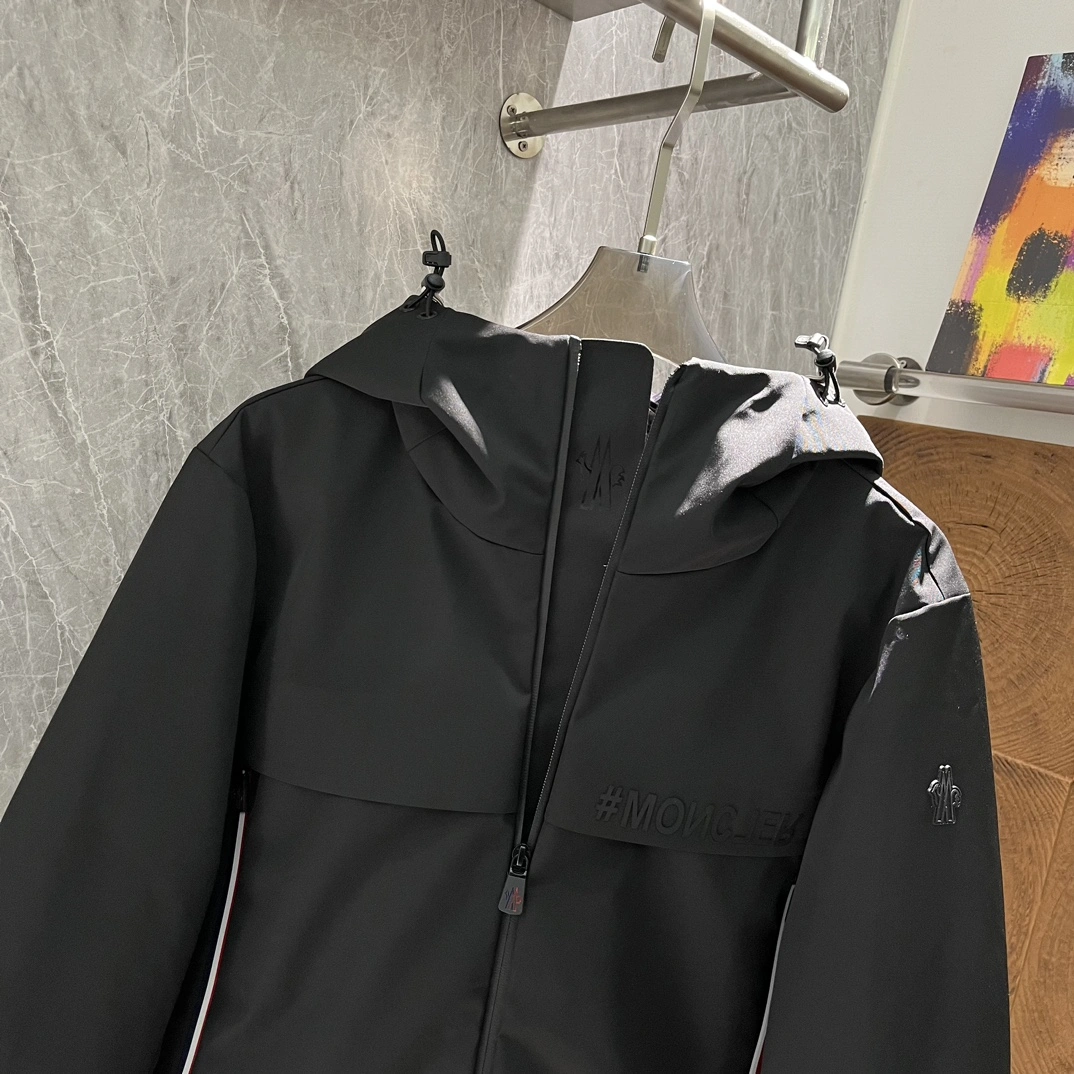 Moncler Down Jackets Trendsetting 145541