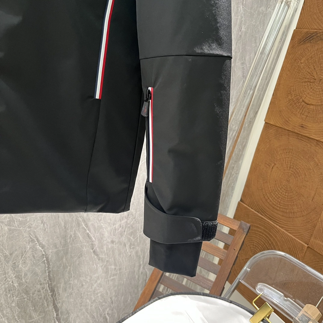 Moncler Down Jackets Trendsetting 145541