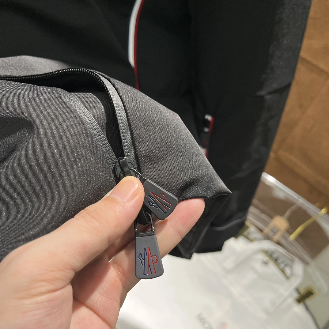 Moncler Down Jackets Trendsetting 145541