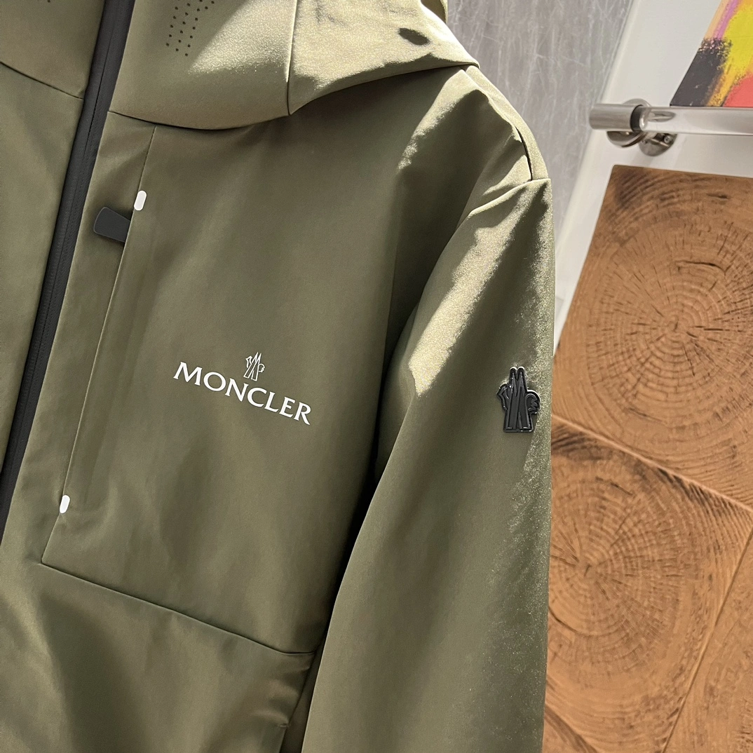Vibrant Moncler Down Jackets 145553