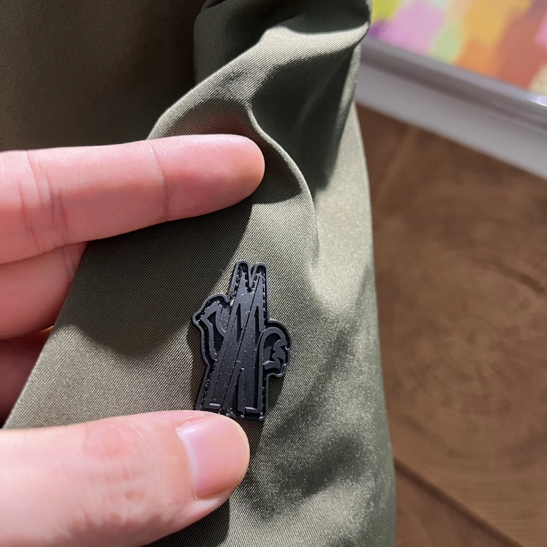 Vibrant Moncler Down Jackets 145553