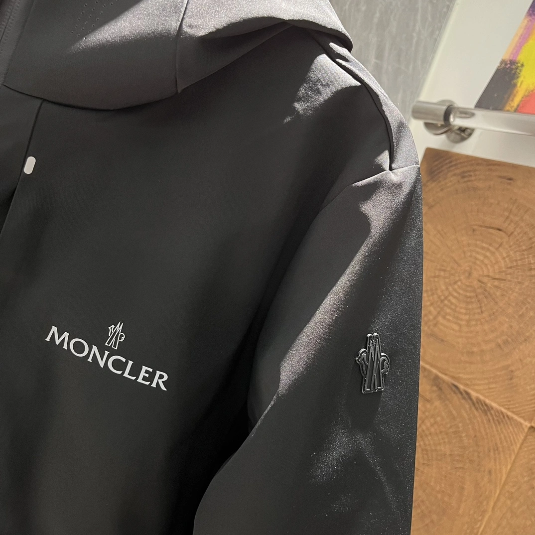 Moncler Down Jackets Bold 145537